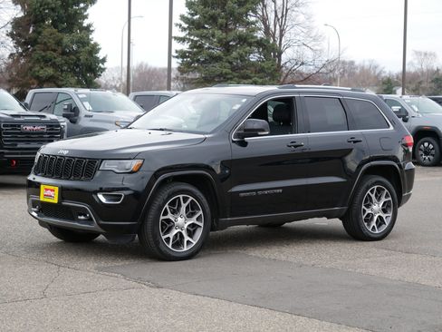 Used 2018 Jeep Grand Cherokee Limited image 3