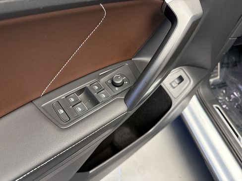 Used 2024 Volkswagen Tiguan SEL R-Line image 11