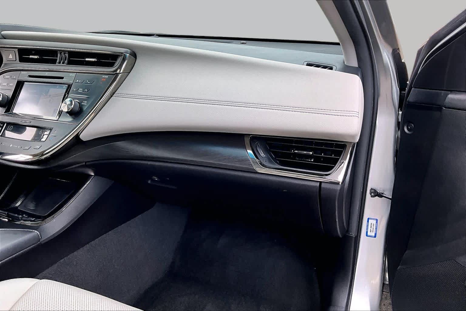 Used 2016 Toyota Avalon Limited w/ Toyota Safety Sense Package FWD image 19