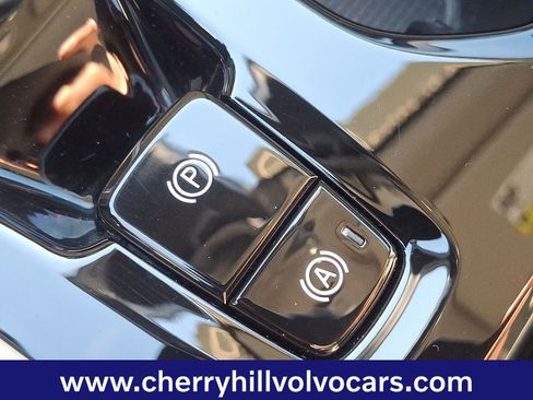 Certified 2023 Volvo XC40 B5 Ultimate w/ Protection Package Premier image 26