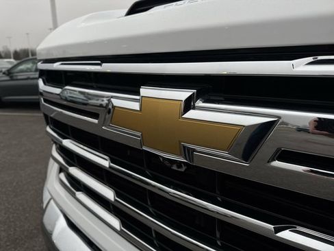 Used 2025 Chevrolet Silverado 2500 LTZ w/ LTZ Premium Package AWD/4WD image 31