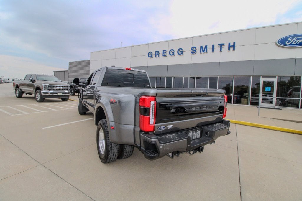 Used 2026 Ford F350 Platinum w/ FX4 Off-Road Package AWD/4WD image 4