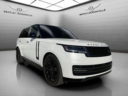 Used 2023 Land Rover Range Rover SE image 1