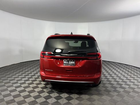 Certified 2025 Chrysler Pacifica Pinnacle image 8