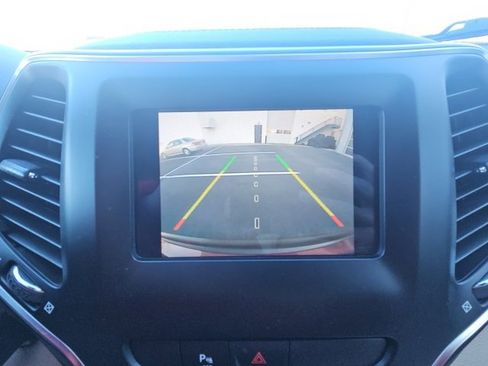 Used 2020 Jeep Cherokee Latitude w/ Cold Weather Group image 20