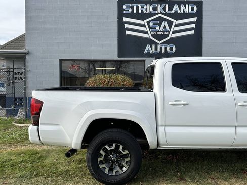 Used 2022 Toyota Tacoma SR AWD/4WD image 6