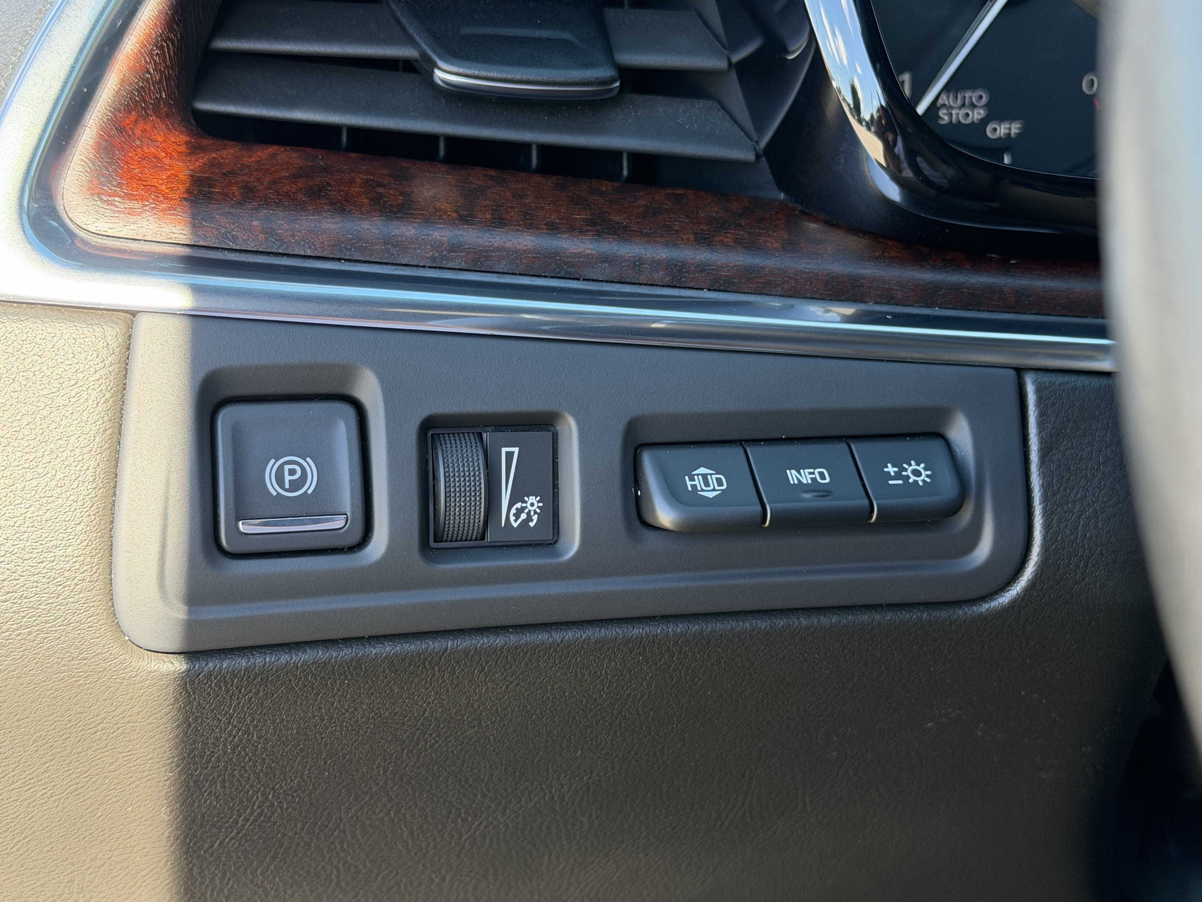 Certified 2023 Cadillac XT5 Premium Luxury w/ Technology Package AWD/4WD image 23