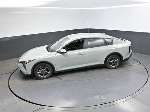 Used 2025 Kia K4 FWD image 42