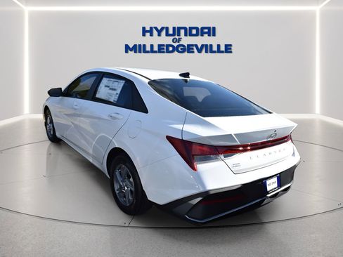 New 2026 Hyundai Elantra SE FWD image 2