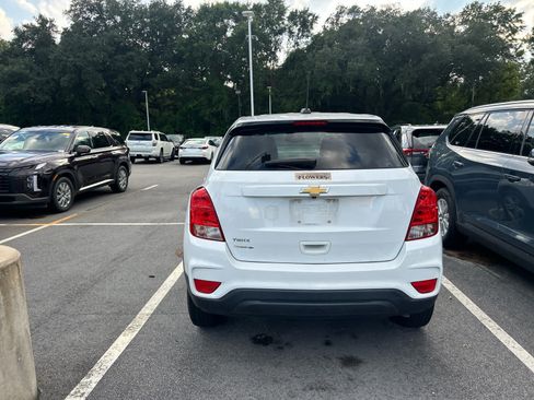 Used 2021 Chevrolet Trax LS w/ Tint and Cruise Package FWD image 3