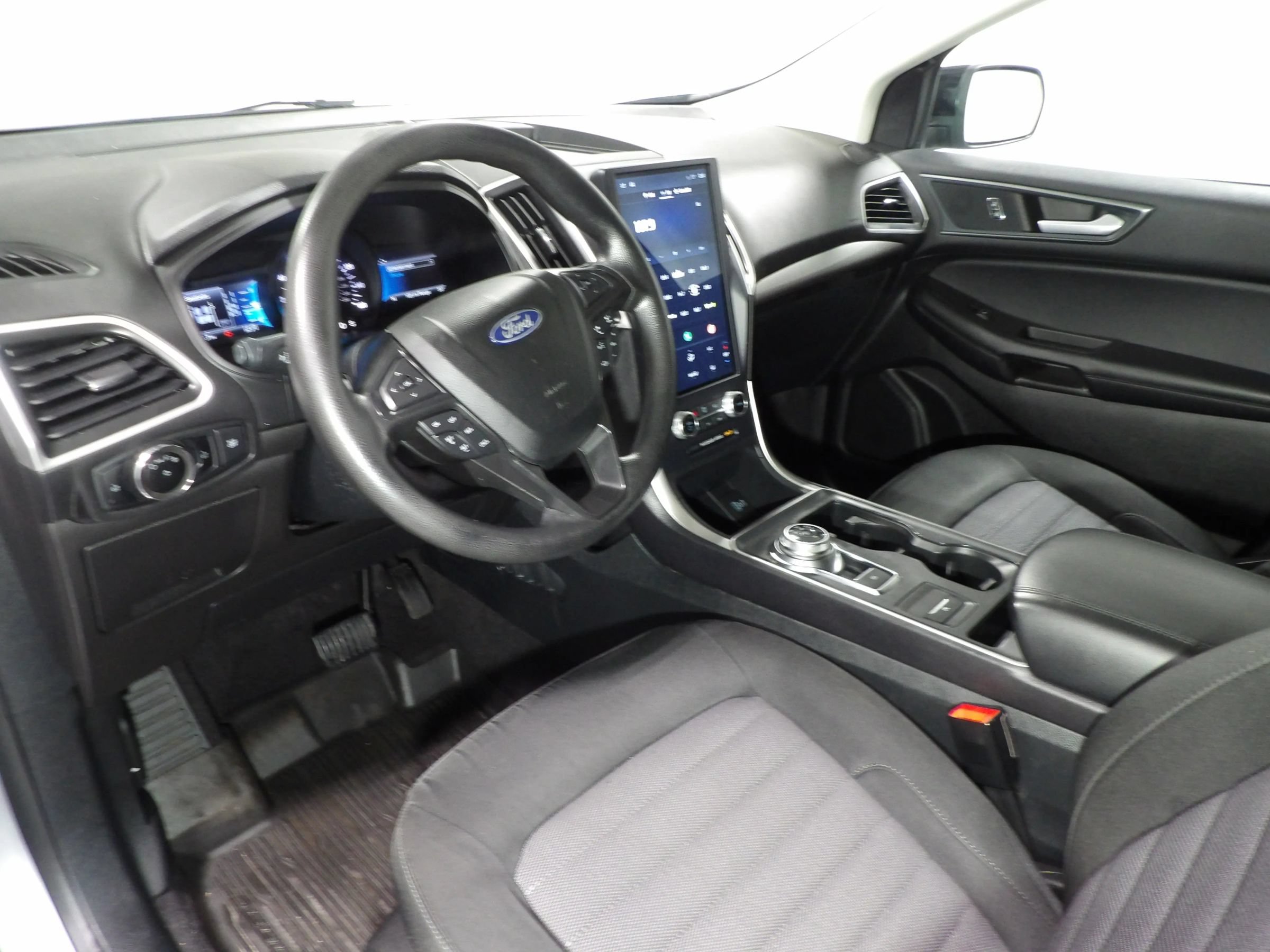 Used 2024 Ford Edge SE w/ Black Appearance Package AWD/4WD image 10