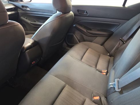 Used 2024 Nissan Altima 2.5 SV FWD image 5