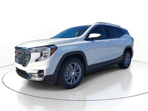 Used 2024 GMC Terrain SLT AWD/4WD image 3