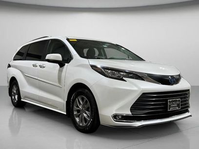 Used 2022 Toyota Sienna XLE