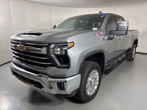 Used 2025 Chevrolet Silverado 2500 LTZ w/ LTZ Premium Package image 5