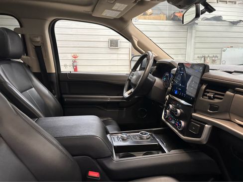 Used 2023 Ford Expedition XLT AWD/4WD image 30