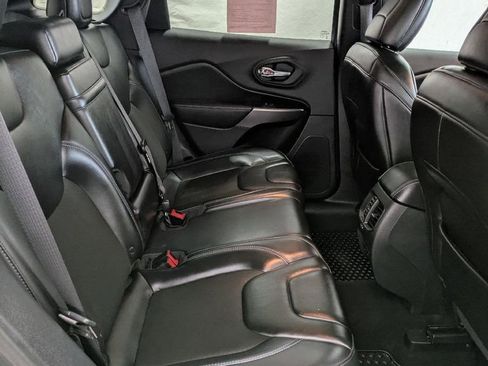 Used 2019 Jeep Cherokee Latitude Plus w/ Cold Weather Group AWD/4WD image 11