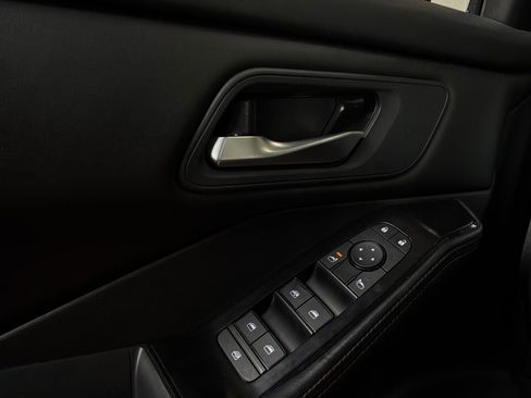Used 2025 Nissan Rogue SV FWD image 21