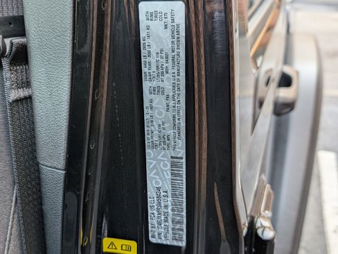 Used 2025 Jeep Wrangler Willys image 33