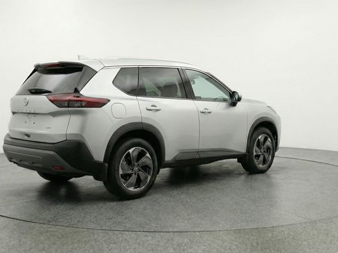 Used 2025 Nissan Rogue SV image 9