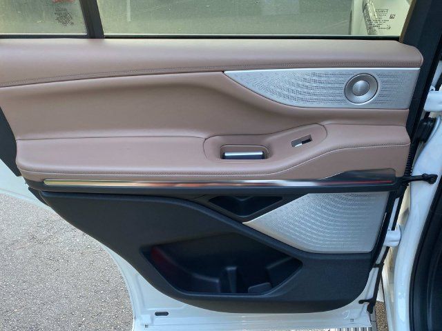 Certified 2025 Lincoln Navigator Black Label AWD/4WD image 11
