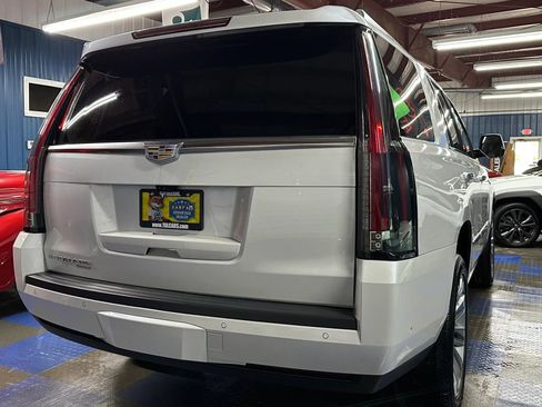 Used 2019 Cadillac Escalade Premium Luxury image 84
