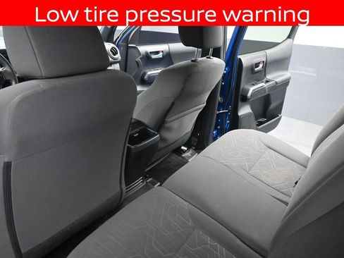 Used 2018 Toyota Tacoma TRD Sport image 17