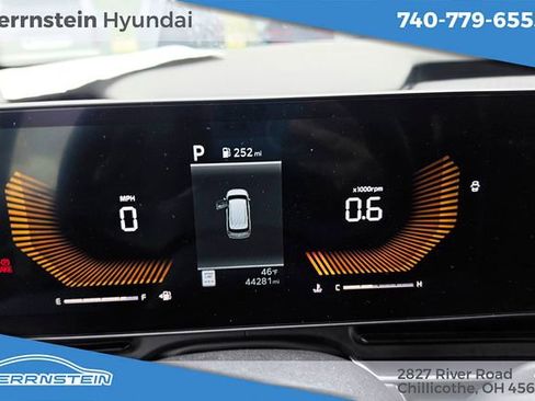 Used 2025 Kia Carnival FWD image 18
