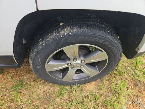 Used 2016 Jeep Patriot High Altitude FWD image 2