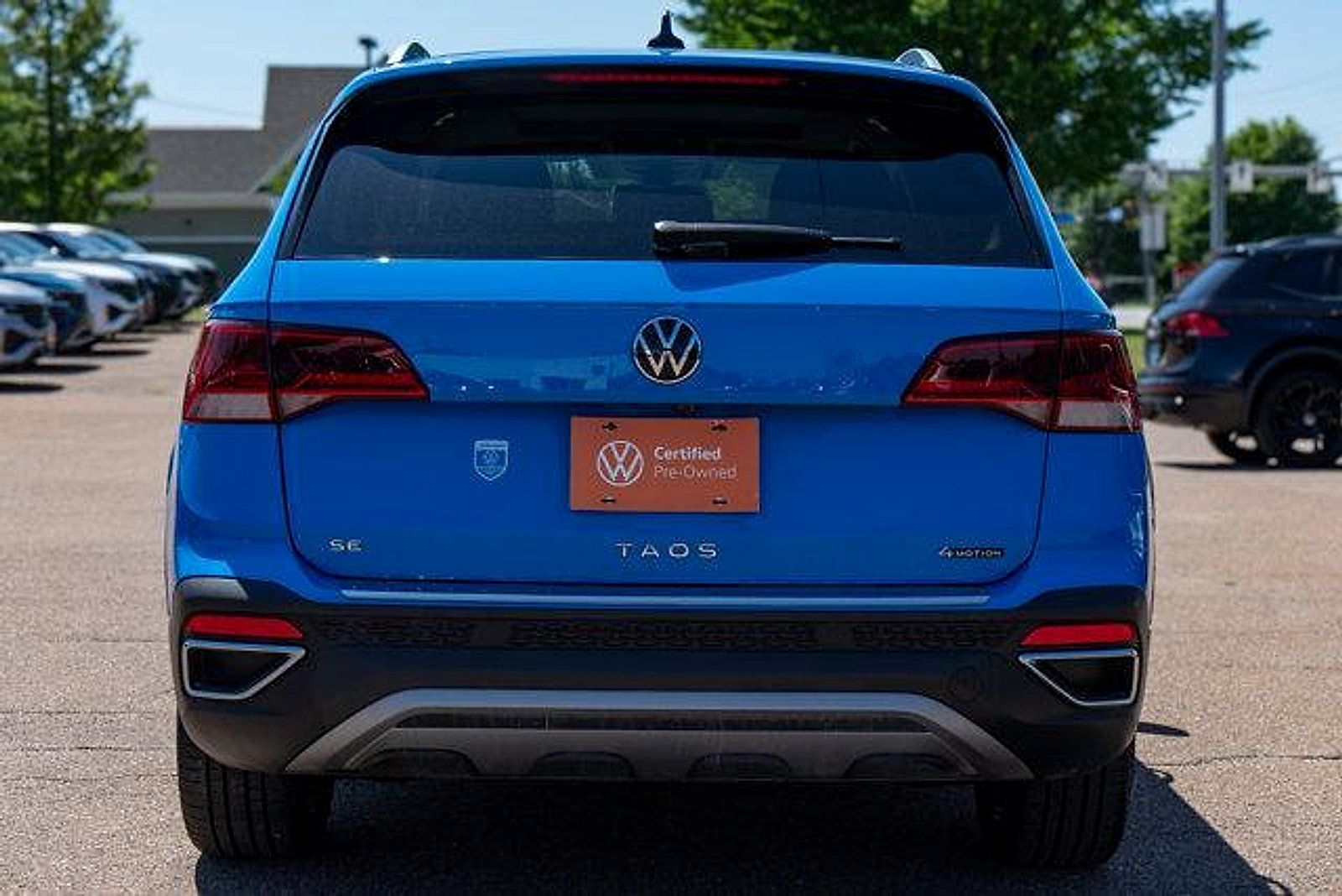 Certified 2023 Volkswagen Taos SE w/ Panoramic Sunroof Package AWD/4WD image 5