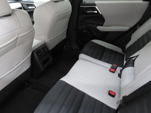 New 2026 Mitsubishi Outlander SE FWD image 21