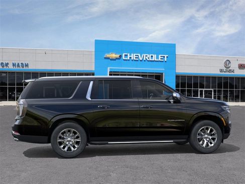 New 2026 Chevrolet Suburban Premier image 29