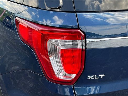 Used 2017 Ford Explorer XLT w/ Equipment Group 201A FWD image 22