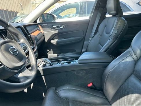 Used 2024 Volvo XC60 B5 Ultimate w/ Protection Package Premier AWD/4WD image 3