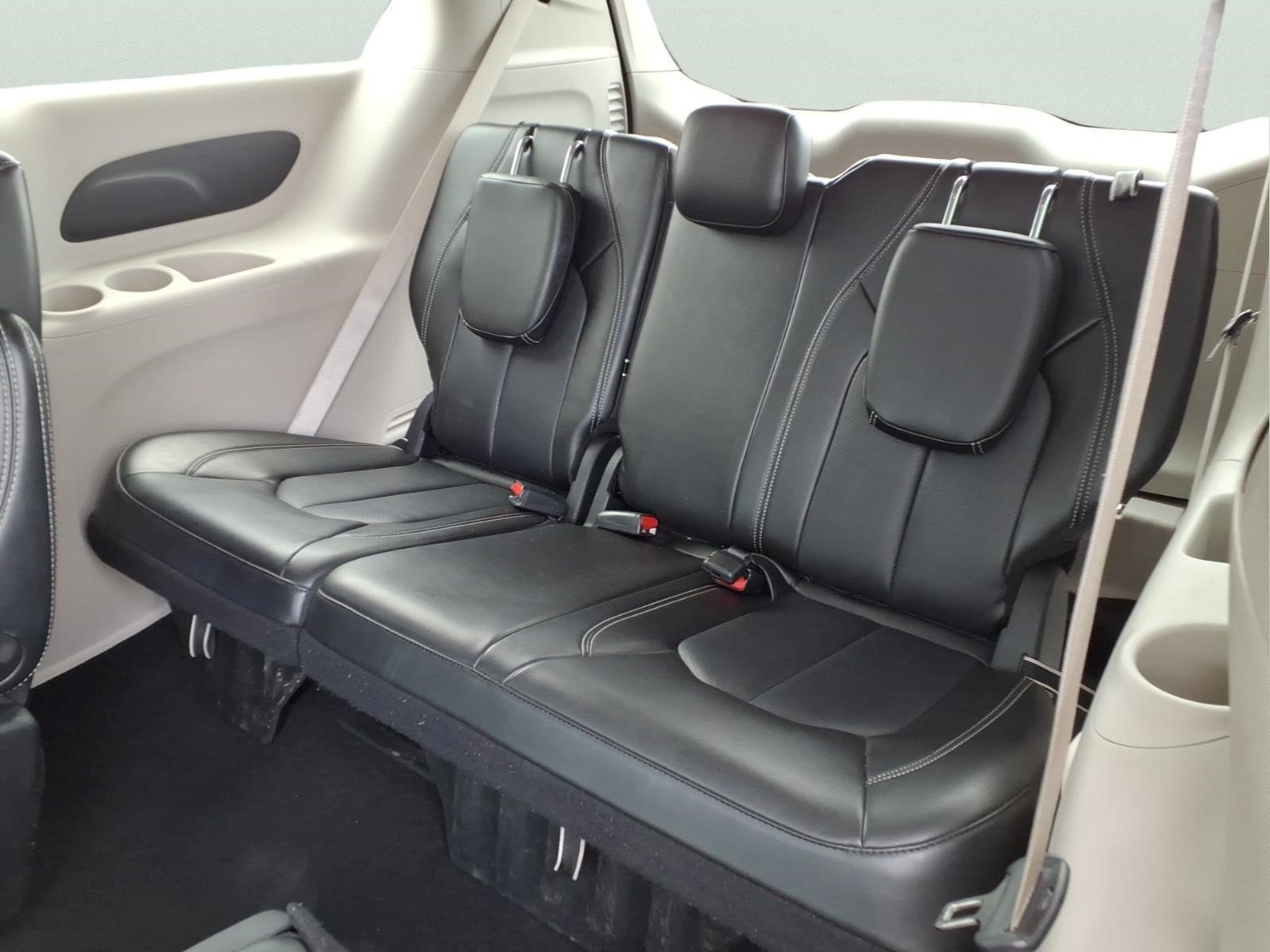 Used 2024 Chrysler Pacifica Touring-L FWD image 24