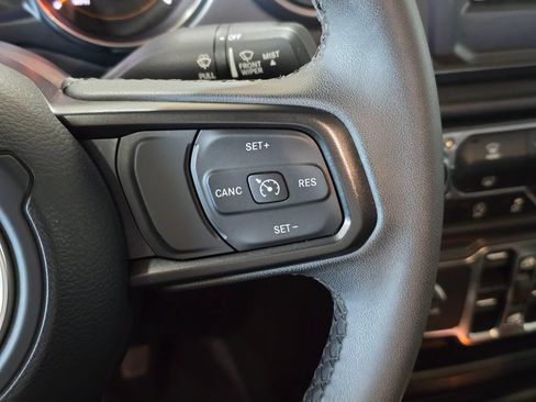 Used 2023 Jeep Gladiator Sport AWD/4WD image 18
