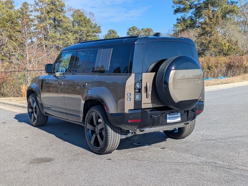 New 2026 Land Rover Defender 110 X-Dynamic SE image 7