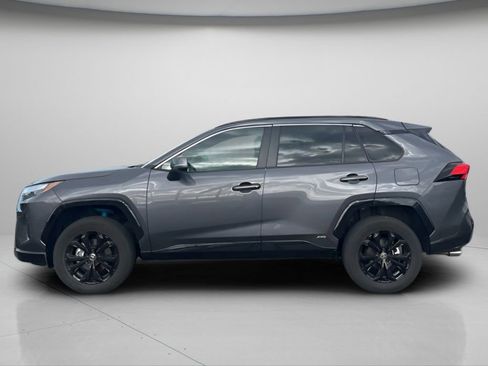 Used 2025 Toyota RAV4 SE w/ Convenience Package image 8