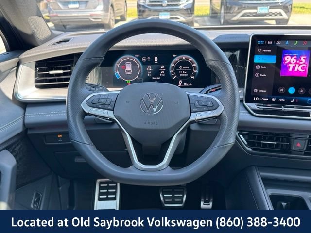 Certified 2025 Volkswagen Tiguan SE R-Line AWD/4WD image 17