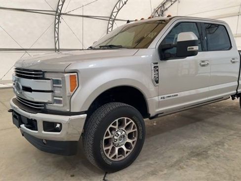 Used 2019 Ford F250 Lariat w/ Lariat Ultimate Package image 4