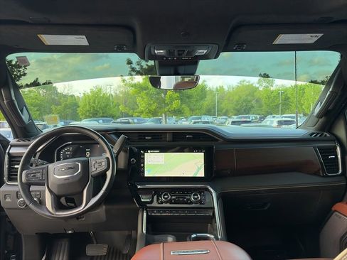 Used 2024 GMC Sierra 3500 Denali Ultimate AWD/4WD image 32