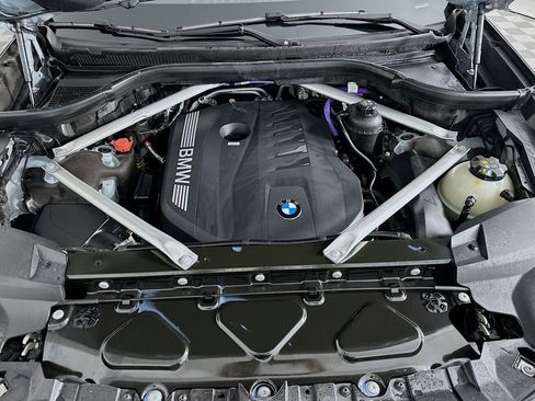 Used 2025 BMW X7 xDrive40i w/ M Sport Package image 32