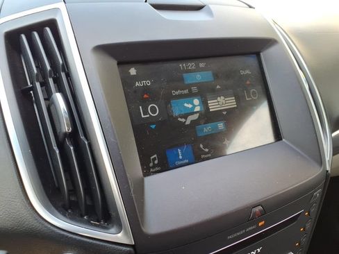 Used 2016 Ford Edge Titanium FWD image 26