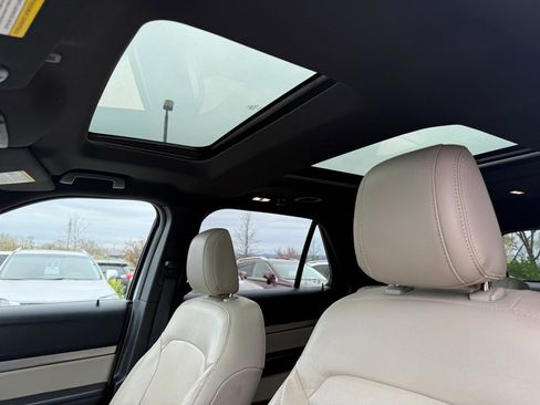 Used 2018 Ford Explorer XLT w/ Equipment Group 202A image 11