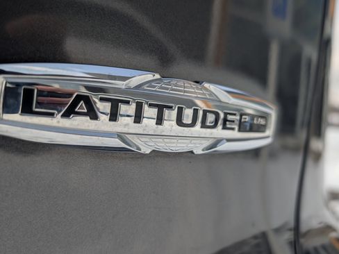 Used 2021 Jeep Cherokee Latitude Plus w/ Sun & Sound Group image 11