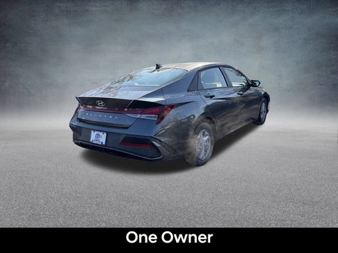 Used 2026 Hyundai Elantra SE FWD image 6