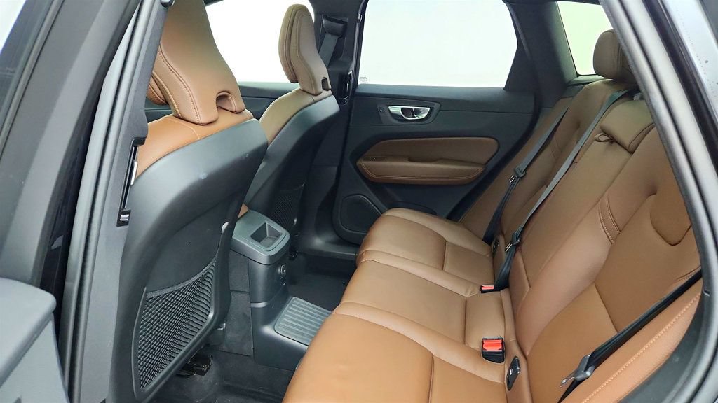 Used 2025 Volvo XC60 T8 Plus w/ Protection Package Premier AWD/4WD image 21