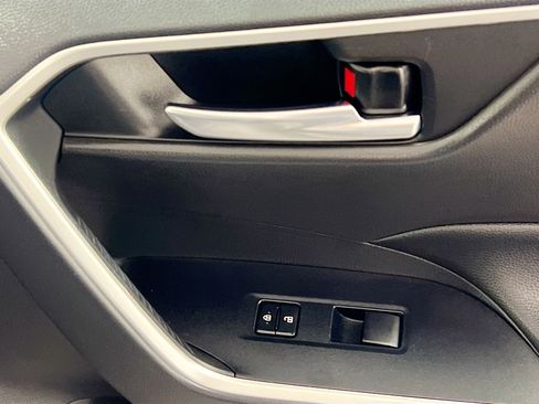 Used 2021 Toyota RAV4 XLE image 31