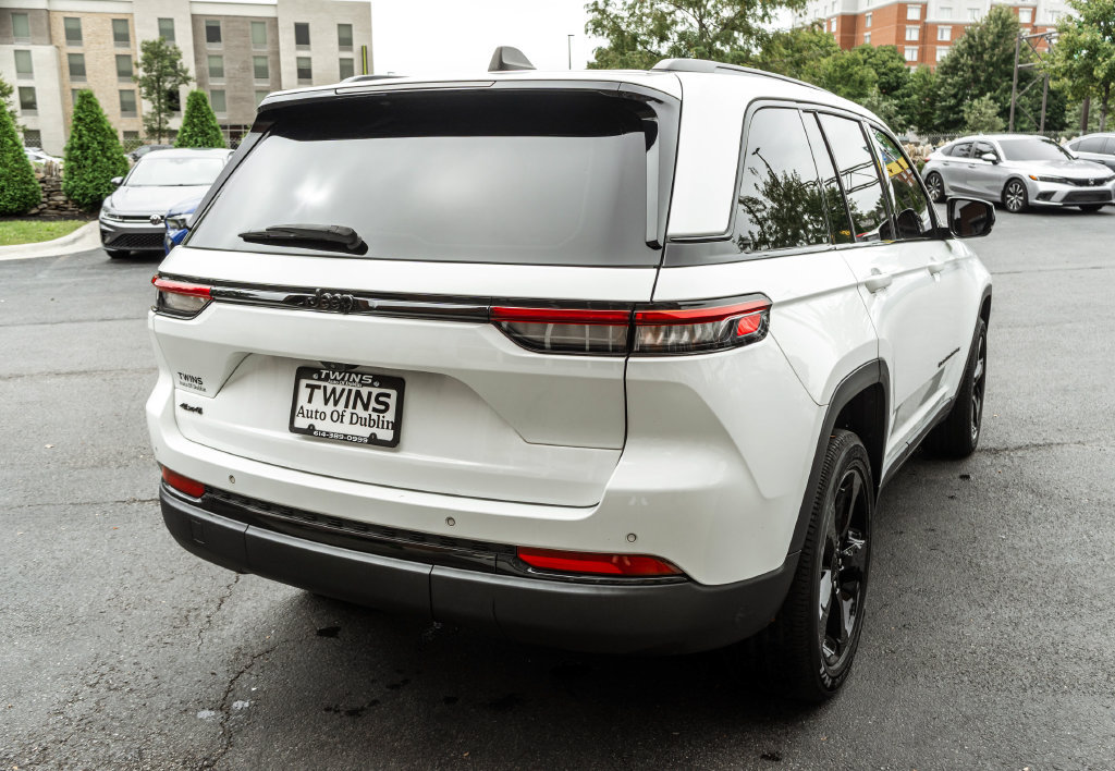 Used 2023 Jeep Grand Cherokee Altitude AWD/4WD image 33