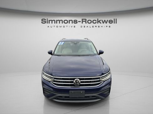 Used 2022 Volkswagen Tiguan SE image 2